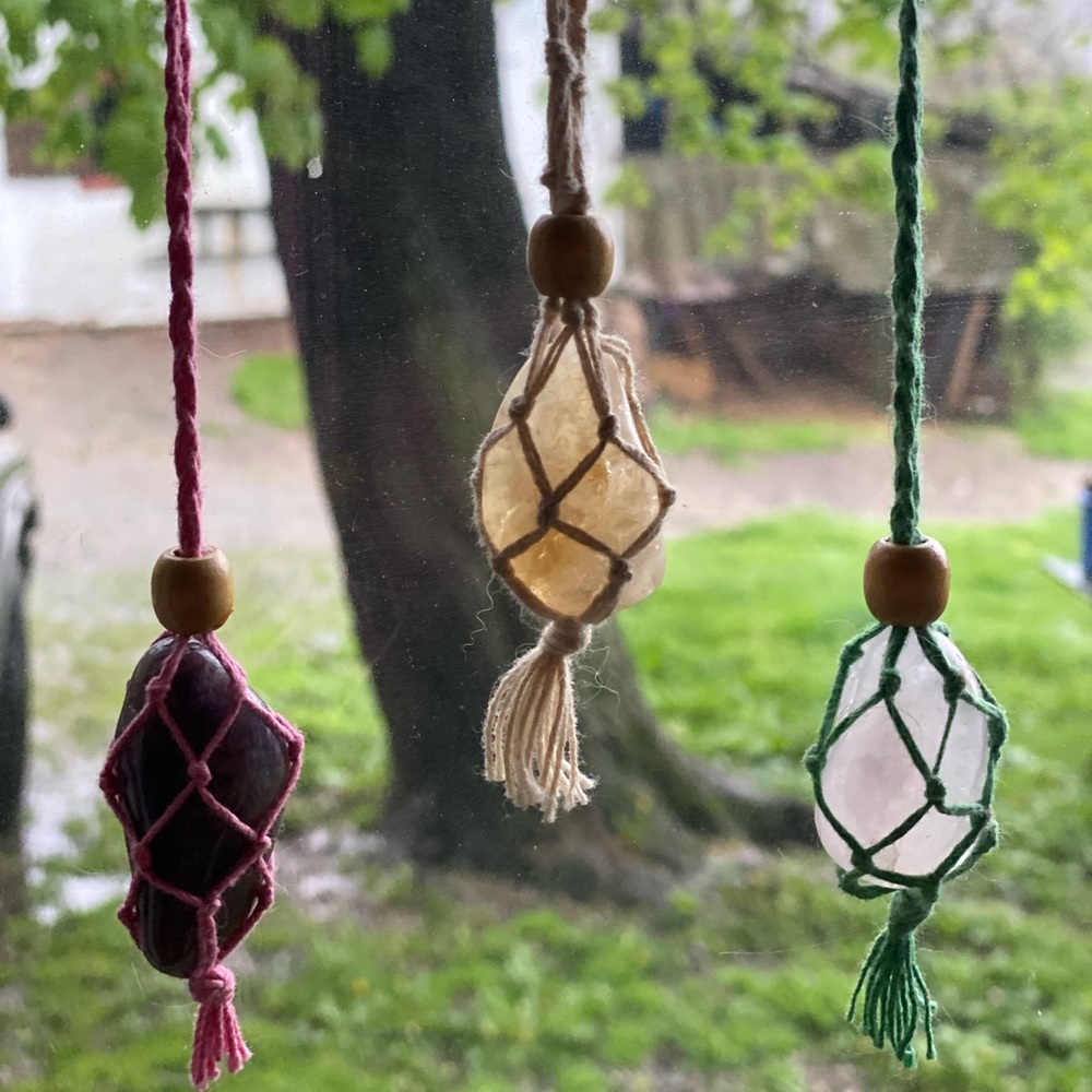Interchangeable Crystal holding necklace.